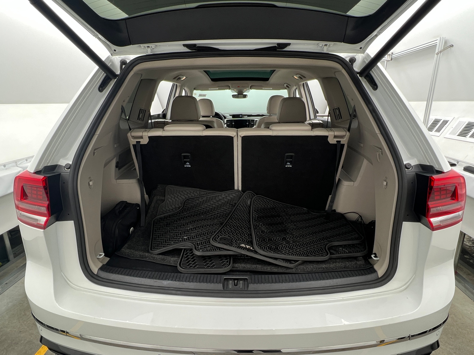 Thumbnail: 2019 Volkswagen Atlas - 6