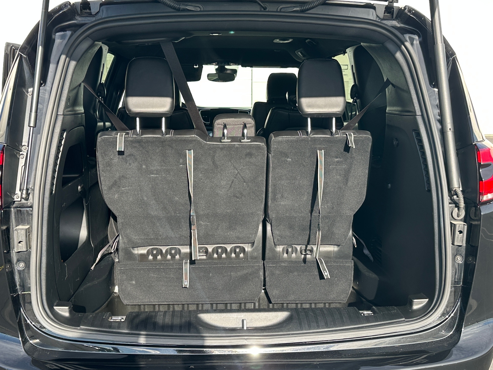 Thumbnail: 2025 Chrysler Pacifica - 6