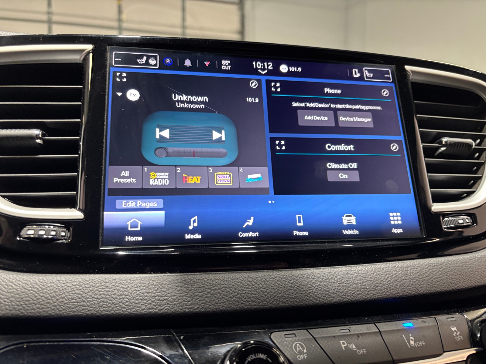 Thumbnail: 2025 Chrysler Pacifica - 3