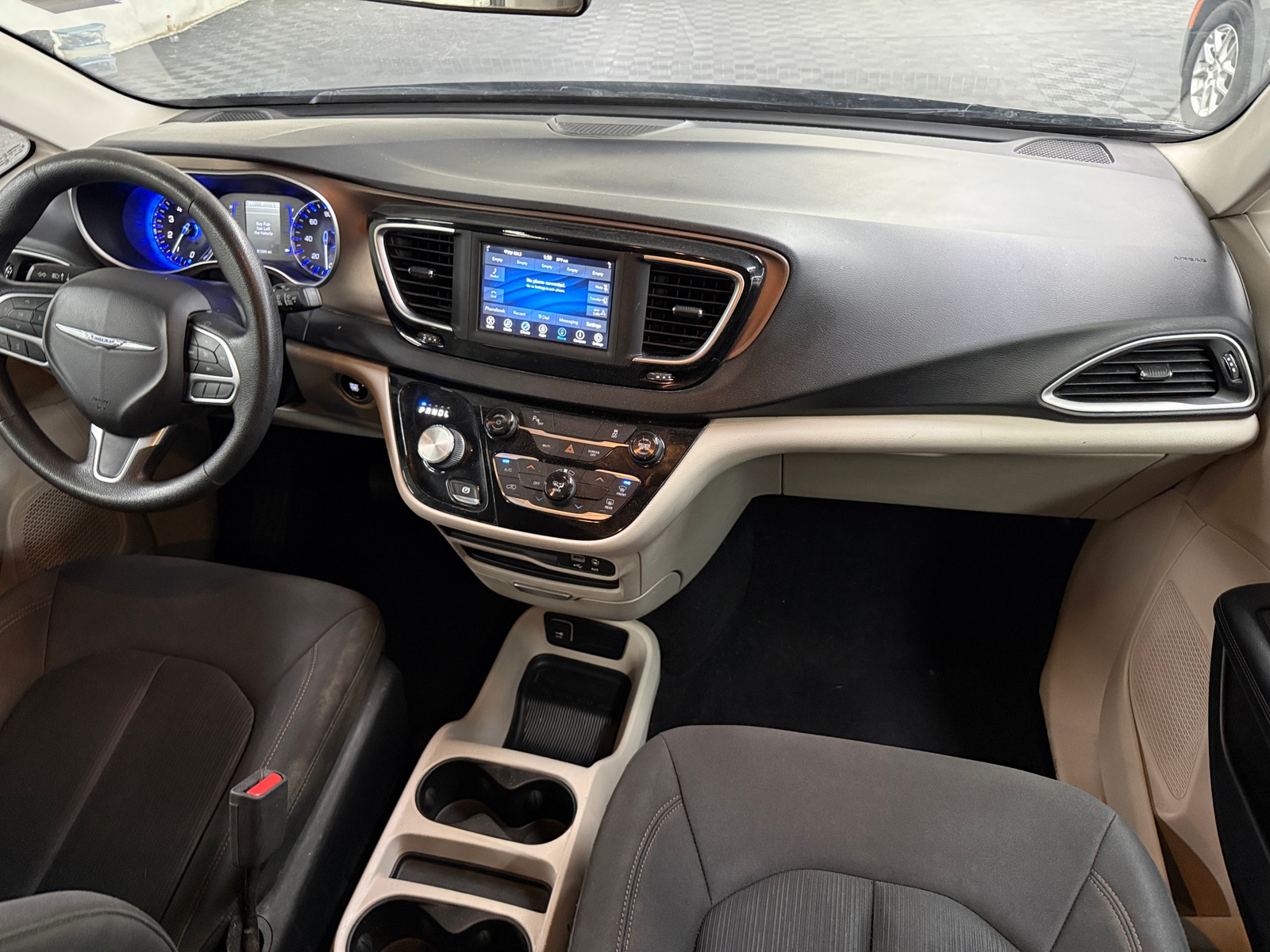 Thumbnail: 2019 Chrysler Pacifica - 3