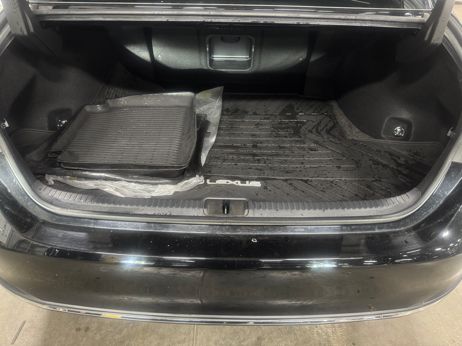 Thumbnail: 2023 Lexus ES - 6