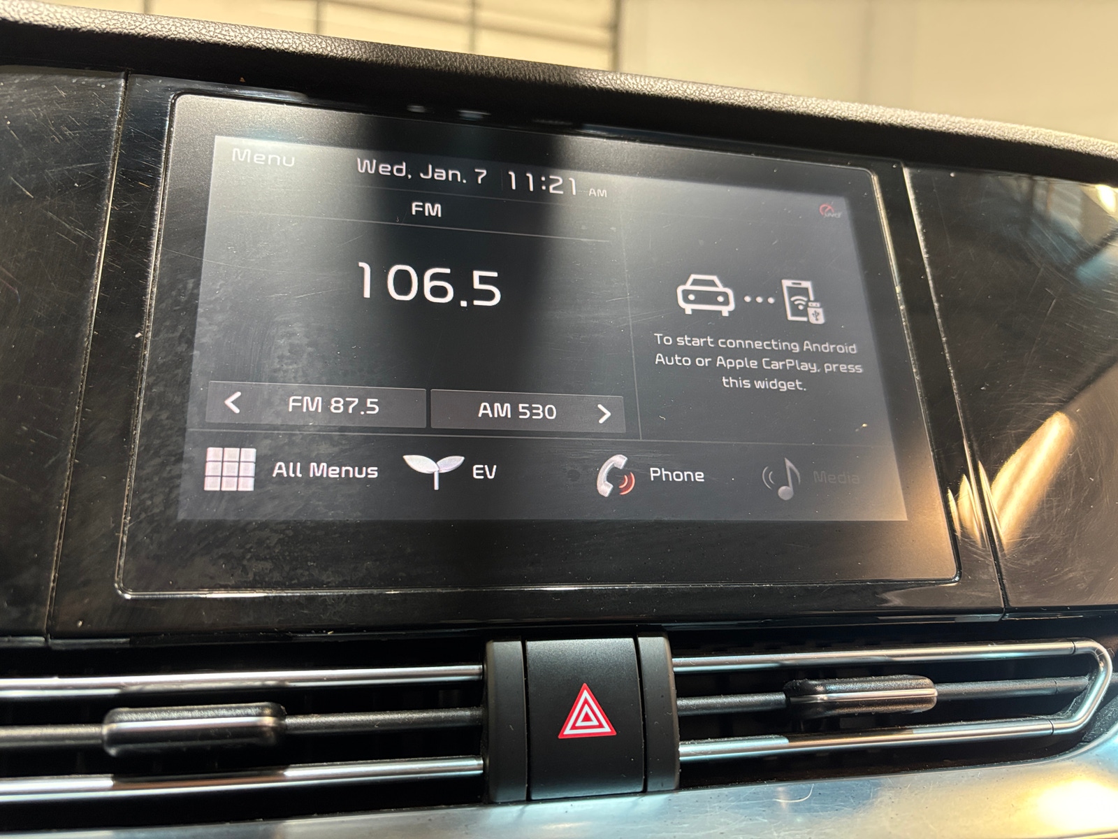 Thumbnail: 2021 Kia Niro - 3