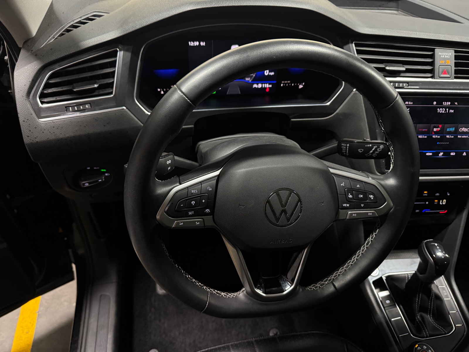 Thumbnail: 2022 Volkswagen Tiguan - 4