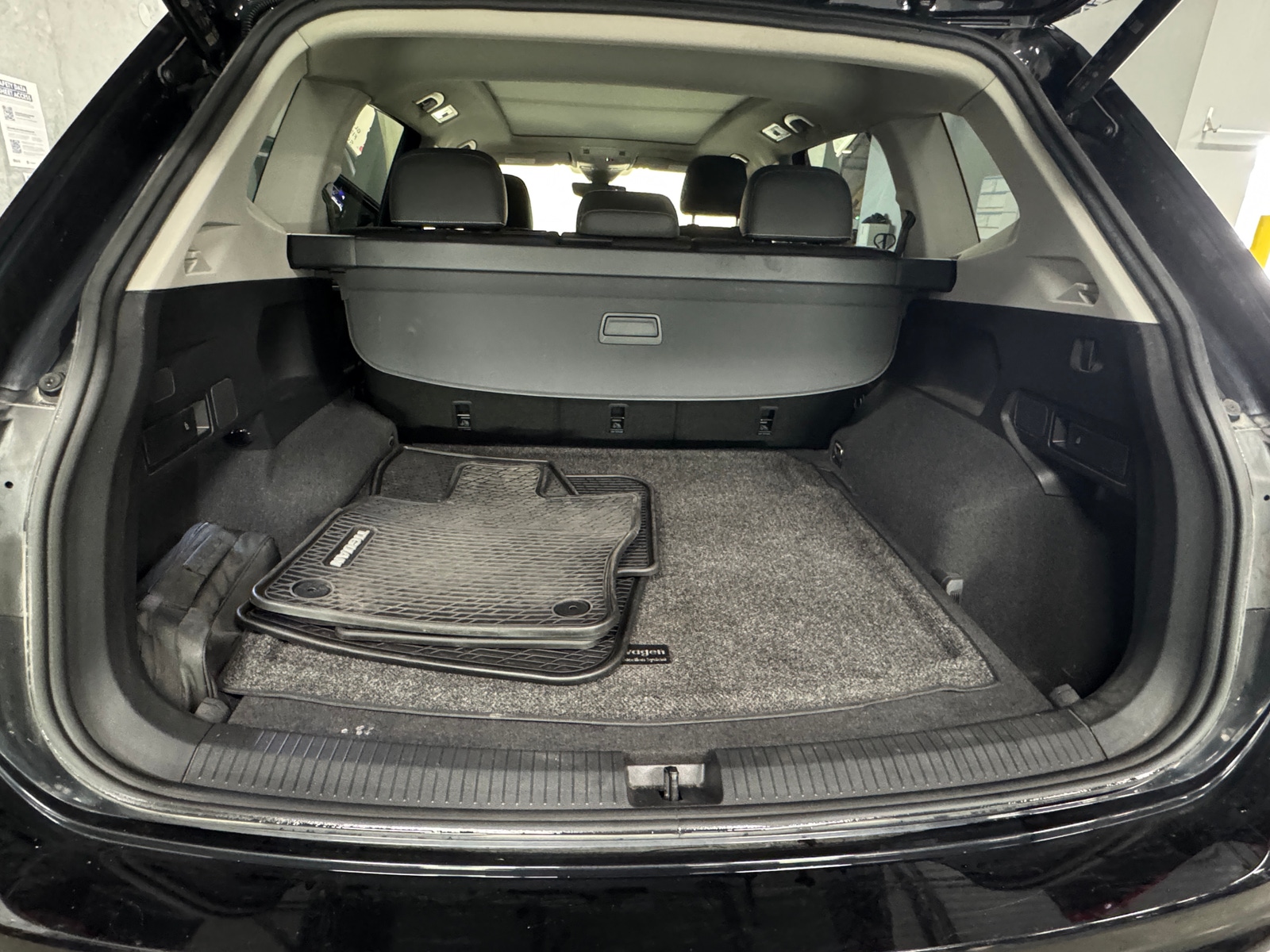 Thumbnail: 2022 Volkswagen Tiguan - 6