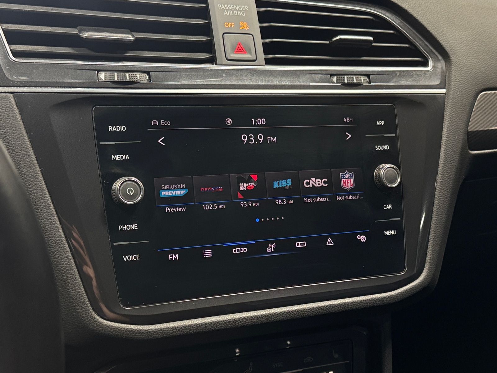 Thumbnail: 2022 Volkswagen Tiguan - 3