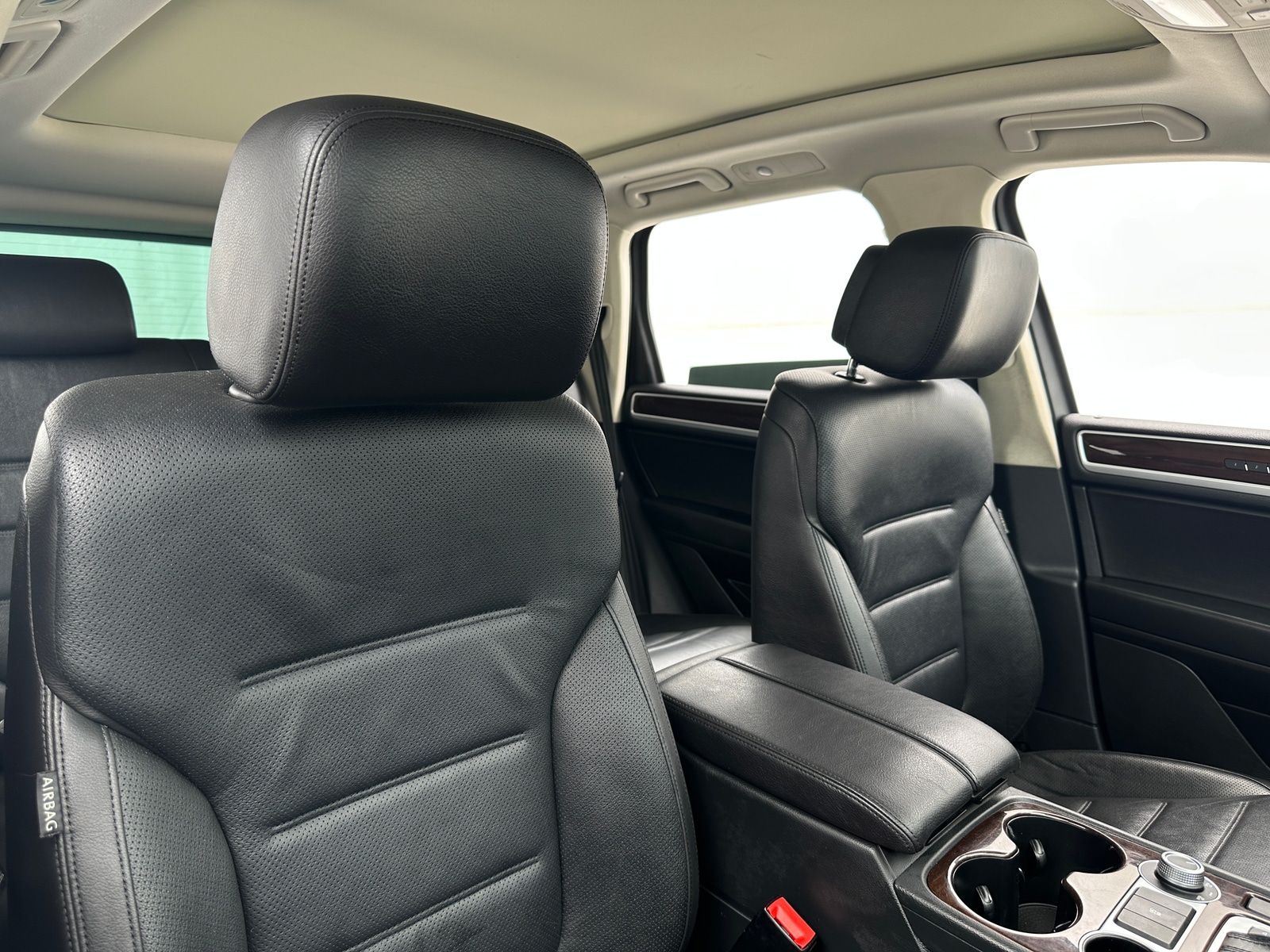 Thumbnail: 2016 Volkswagen Touareg - 2