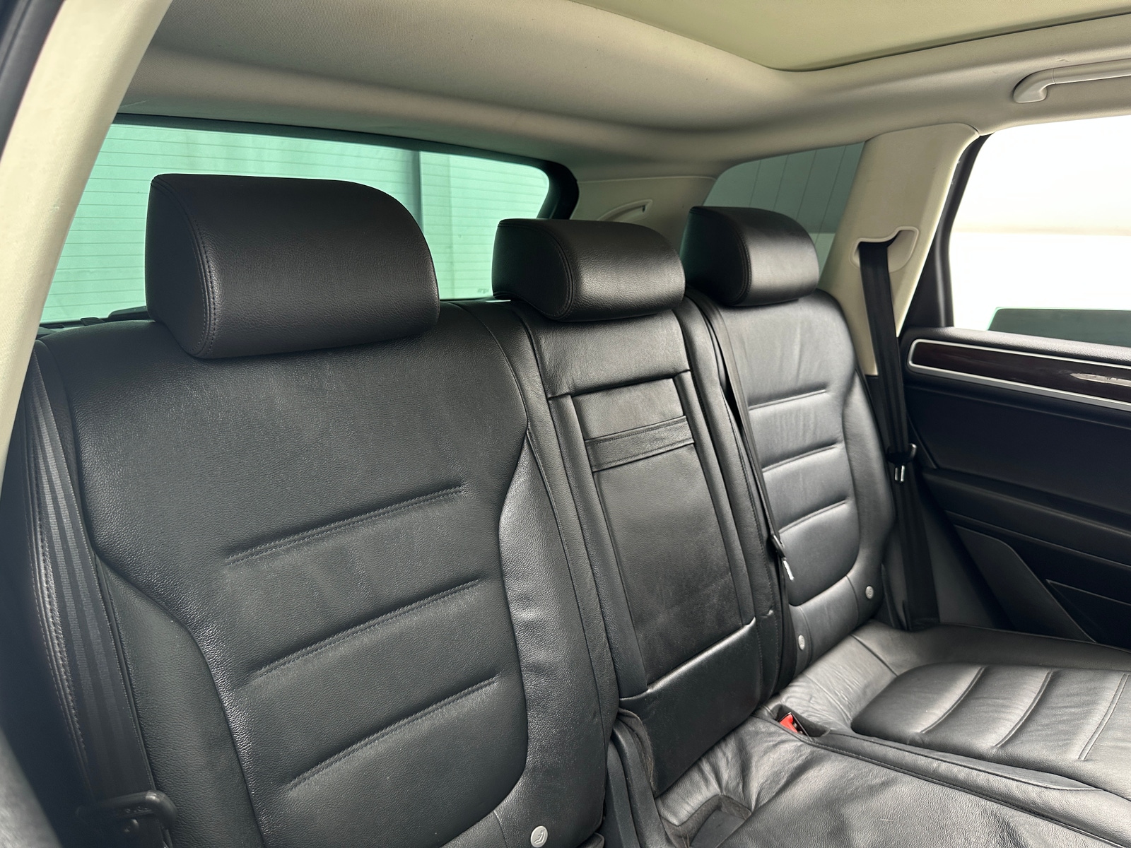 Thumbnail: 2016 Volkswagen Touareg - 6