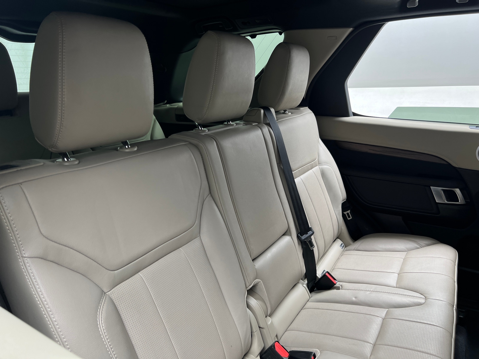 Thumbnail: 2019 Land Rover Discovery - 5