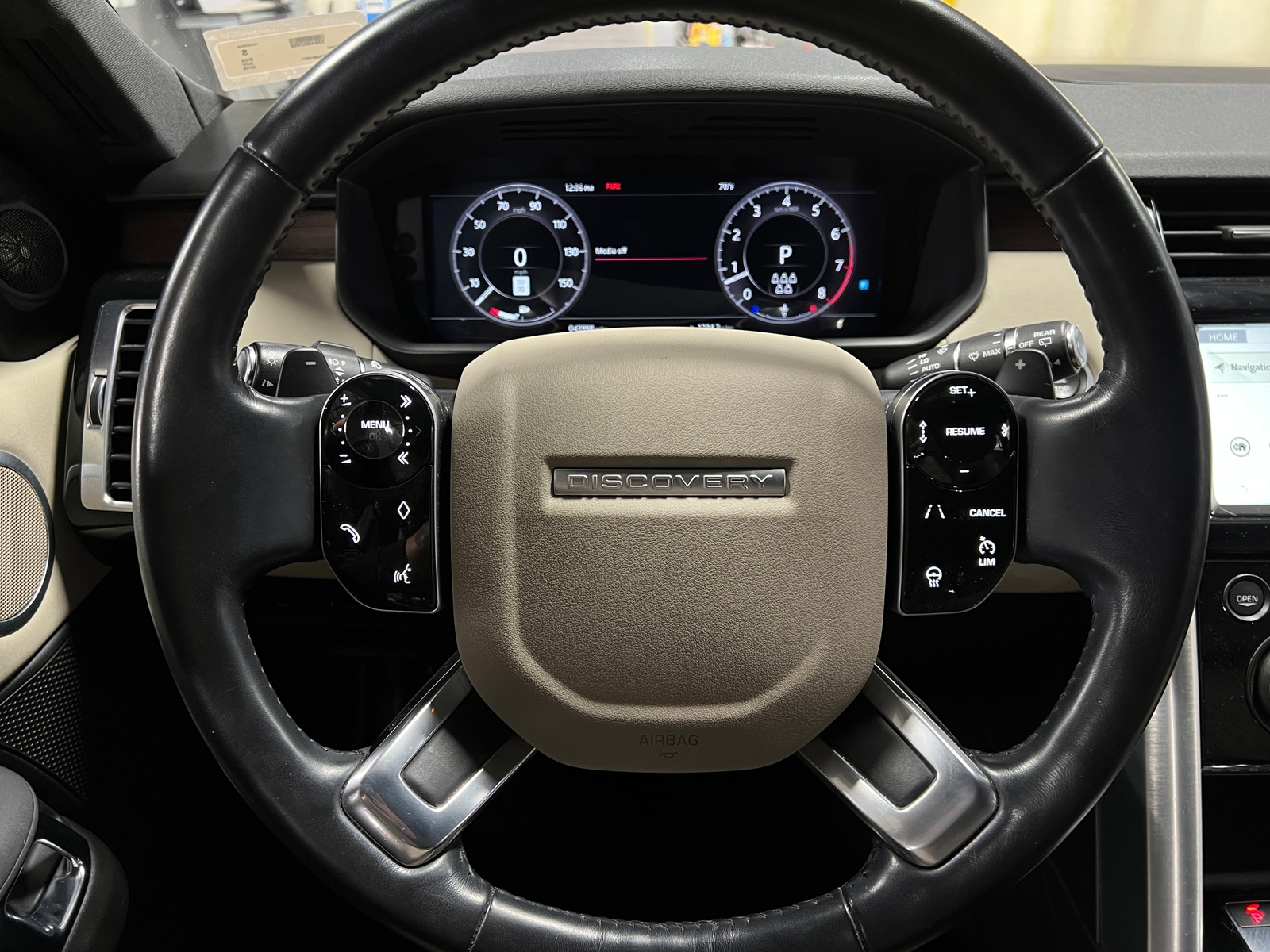 Thumbnail: 2019 Land Rover Discovery - 4