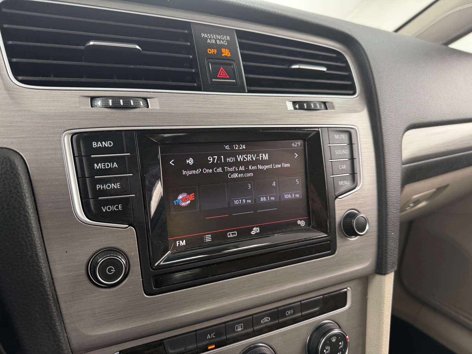 Thumbnail: 2015 Volkswagen Golf - 3