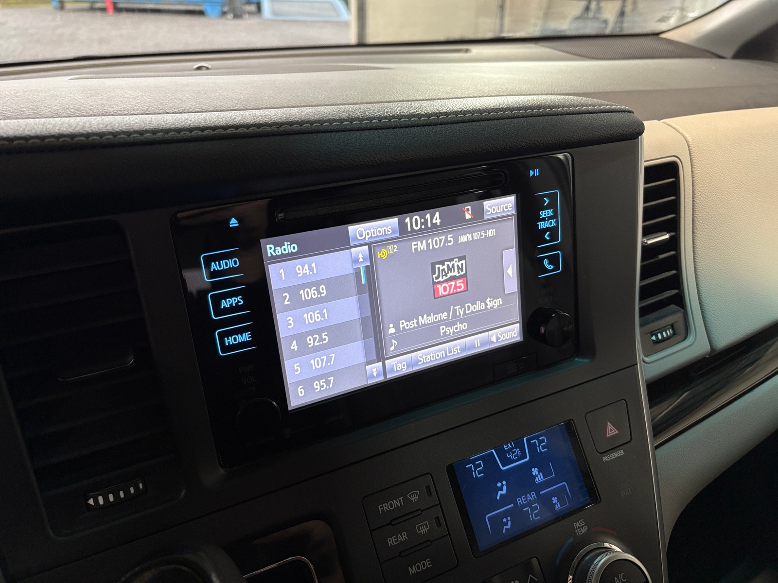 Thumbnail: 2017 Toyota Sienna - 3