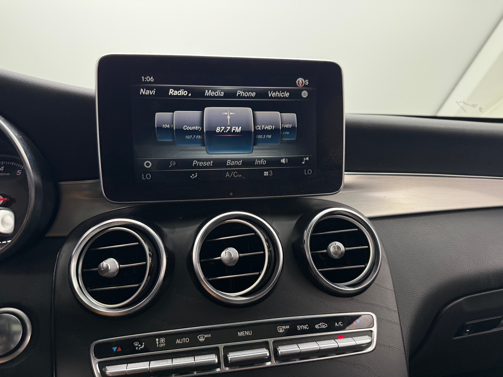 Thumbnail: 2019 Mercedes-Benz GLC - 3