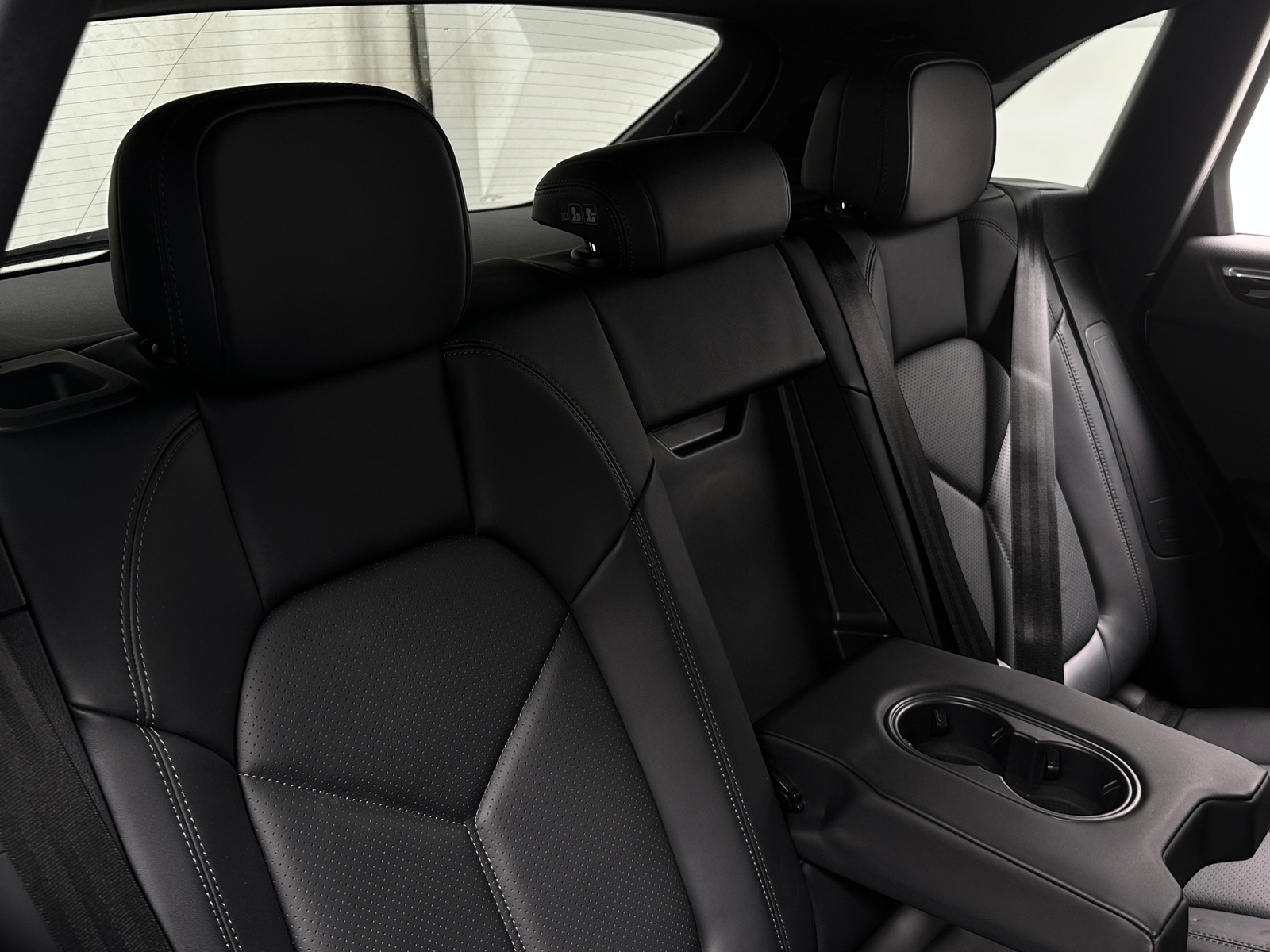 Thumbnail: 2023 Porsche Macan - 5