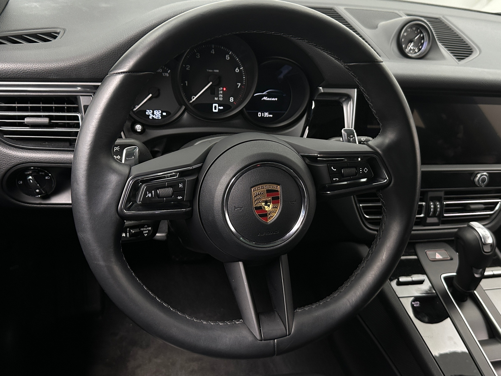 Thumbnail: 2023 Porsche Macan - 4