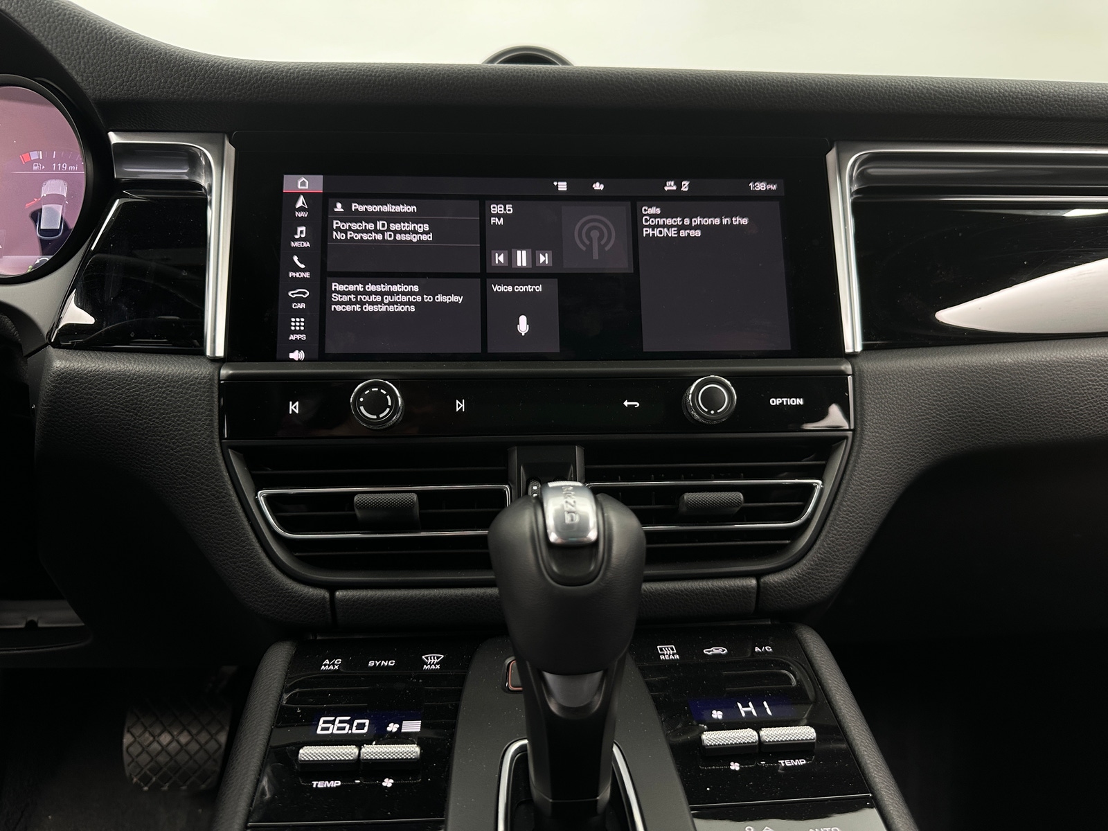 Thumbnail: 2023 Porsche Macan - 3