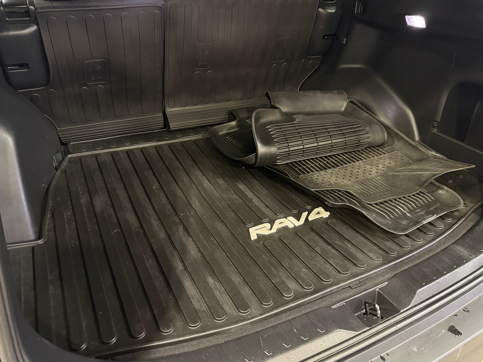 Thumbnail: 2022 Toyota RAV4 - 7