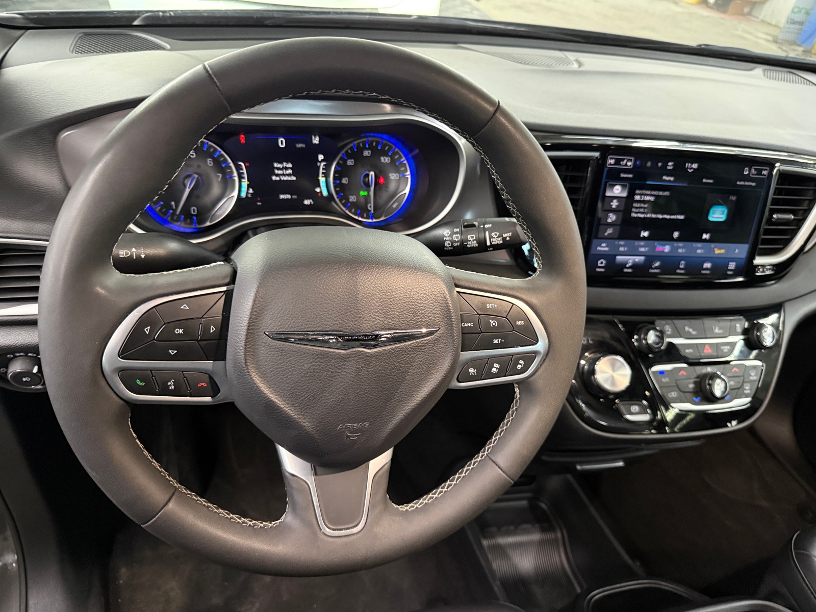 Thumbnail: 2025 Chrysler Pacifica - 4