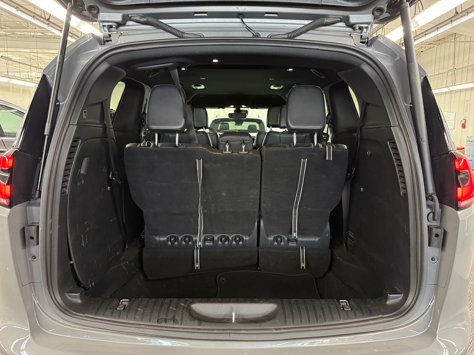 Thumbnail: 2025 Chrysler Pacifica - 6