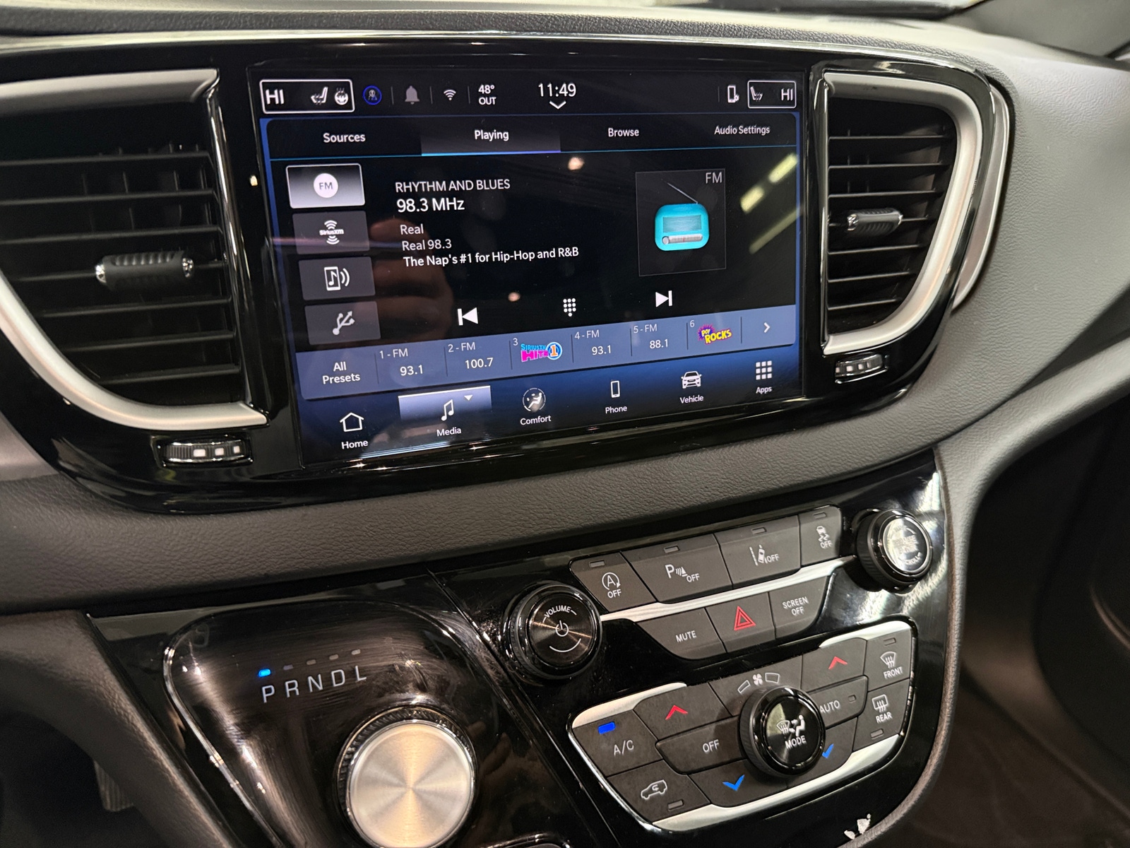 Thumbnail: 2025 Chrysler Pacifica - 3