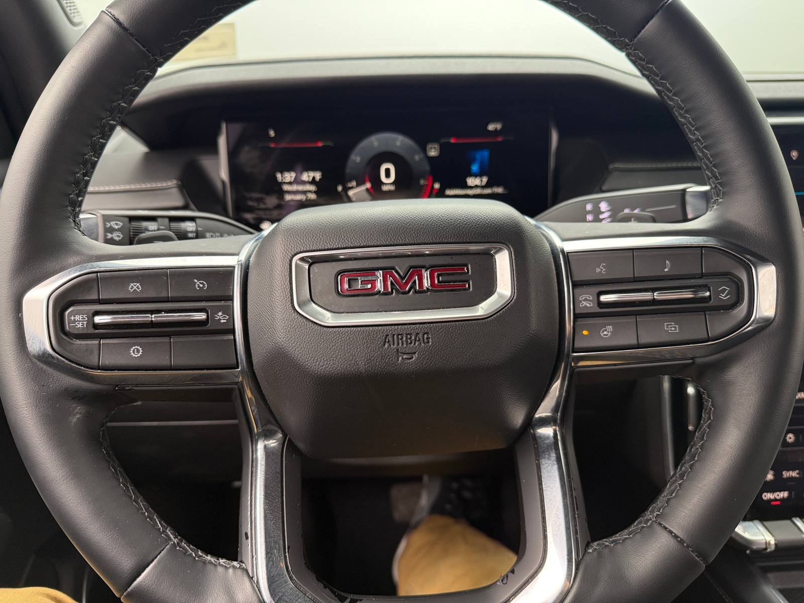 Thumbnail: 2025 GMC Acadia - 5