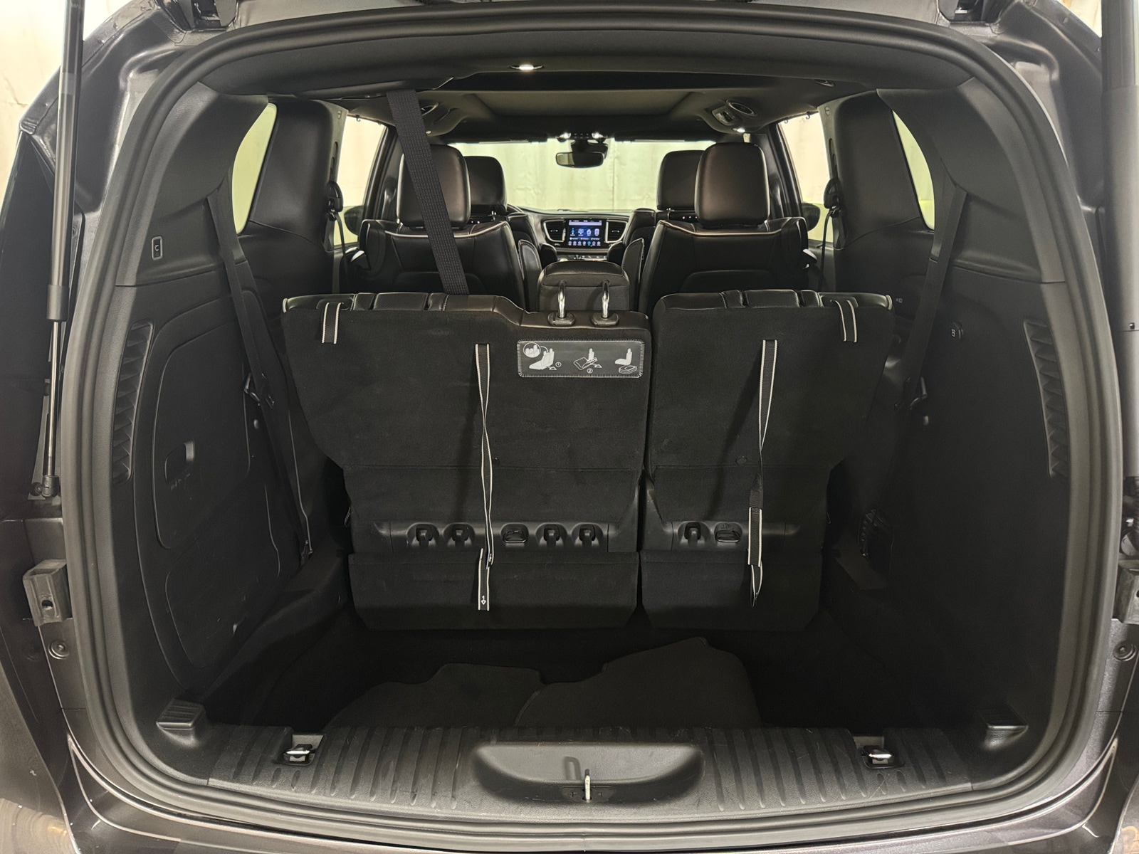 Thumbnail: 2020 Chrysler Pacifica - 6