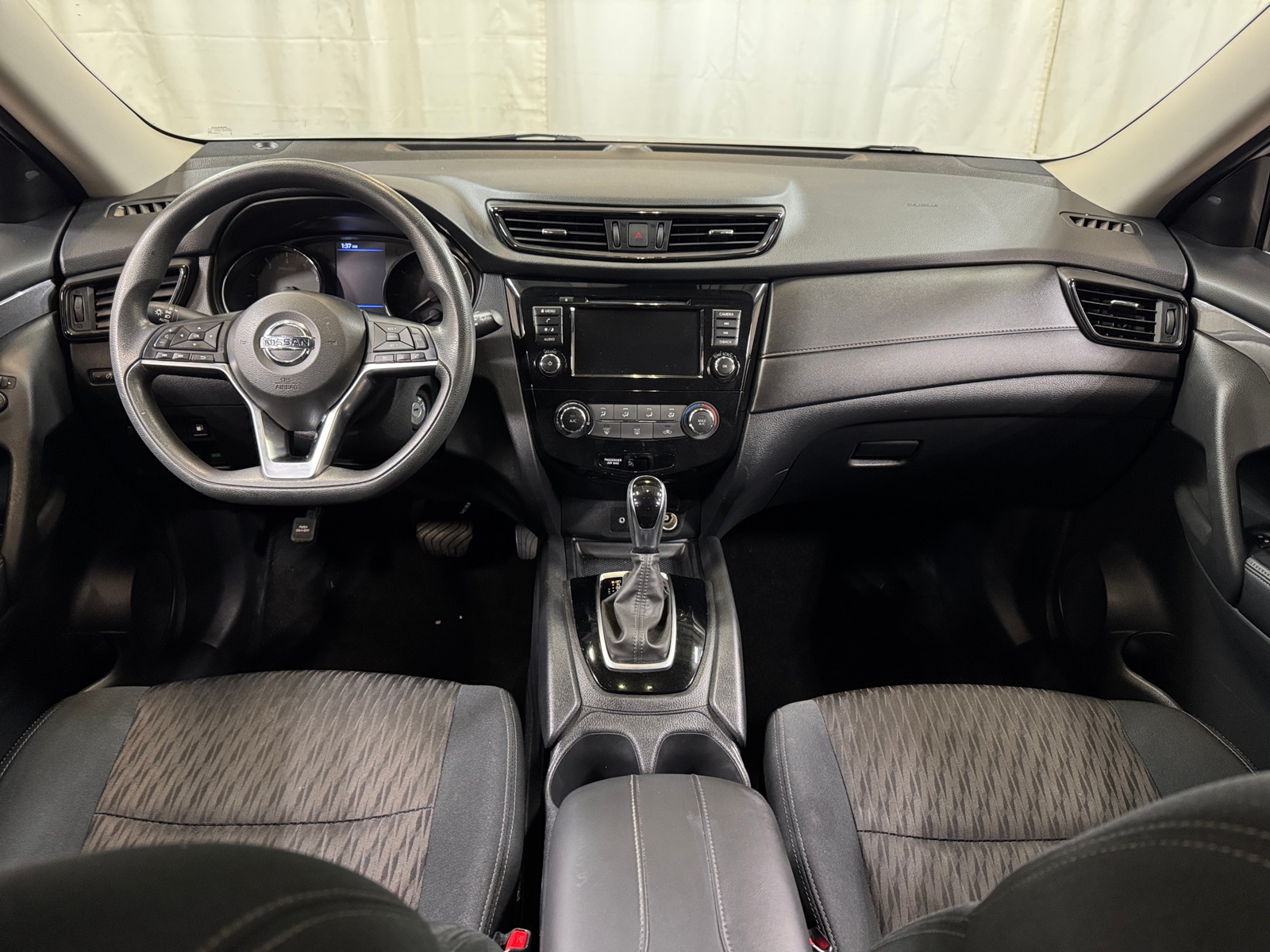 Thumbnail: 2019 Nissan Rogue - 3