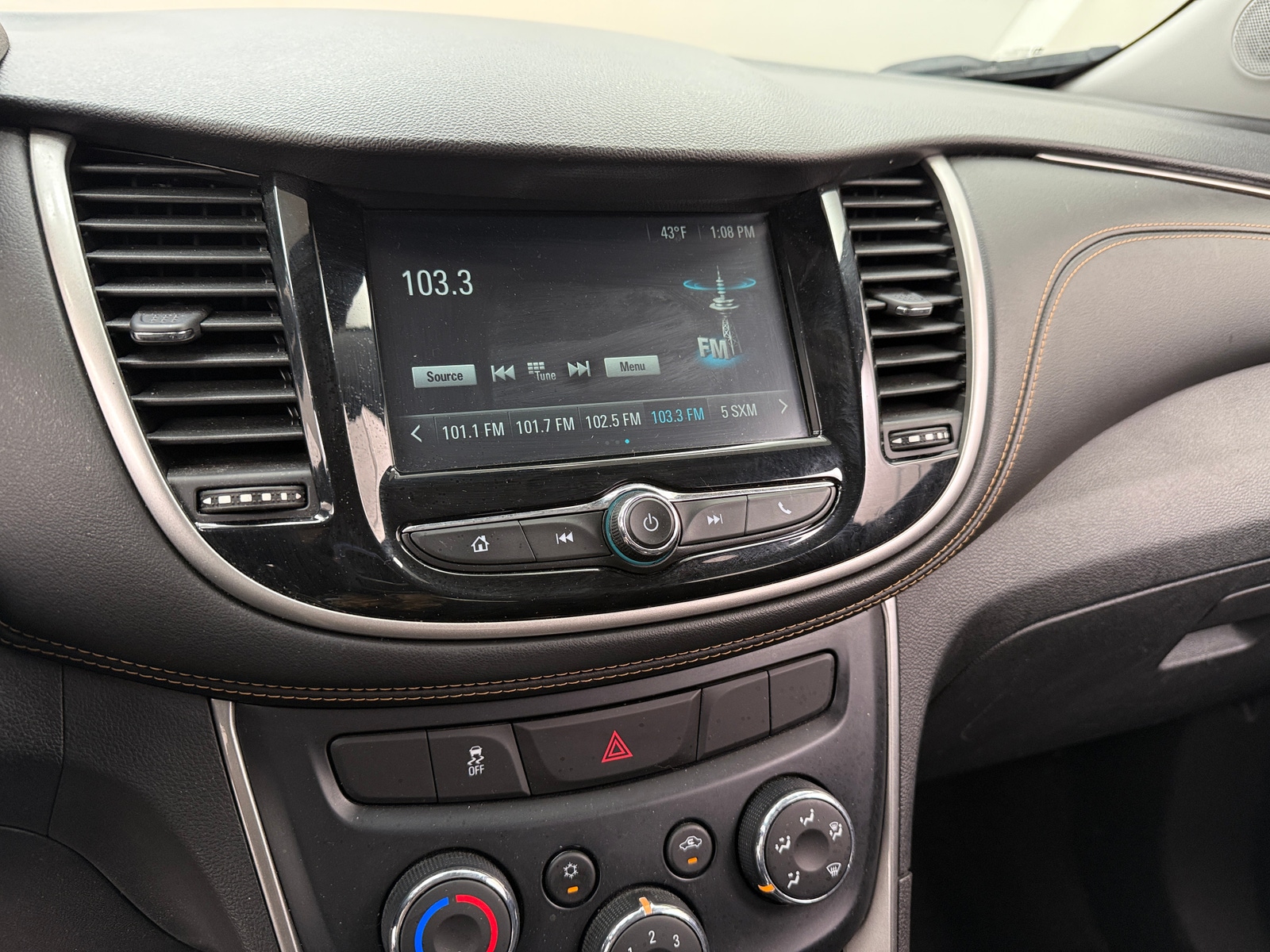 Thumbnail: 2017 Chevrolet Trax - 4