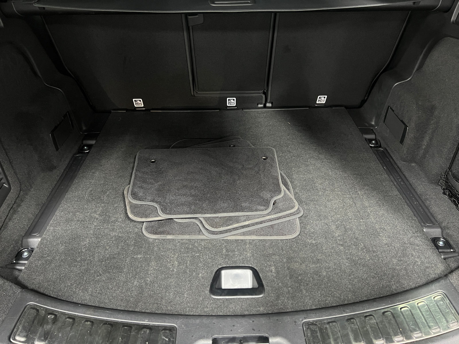 Thumbnail: 2021 Land Rover Discovery Sport - 6