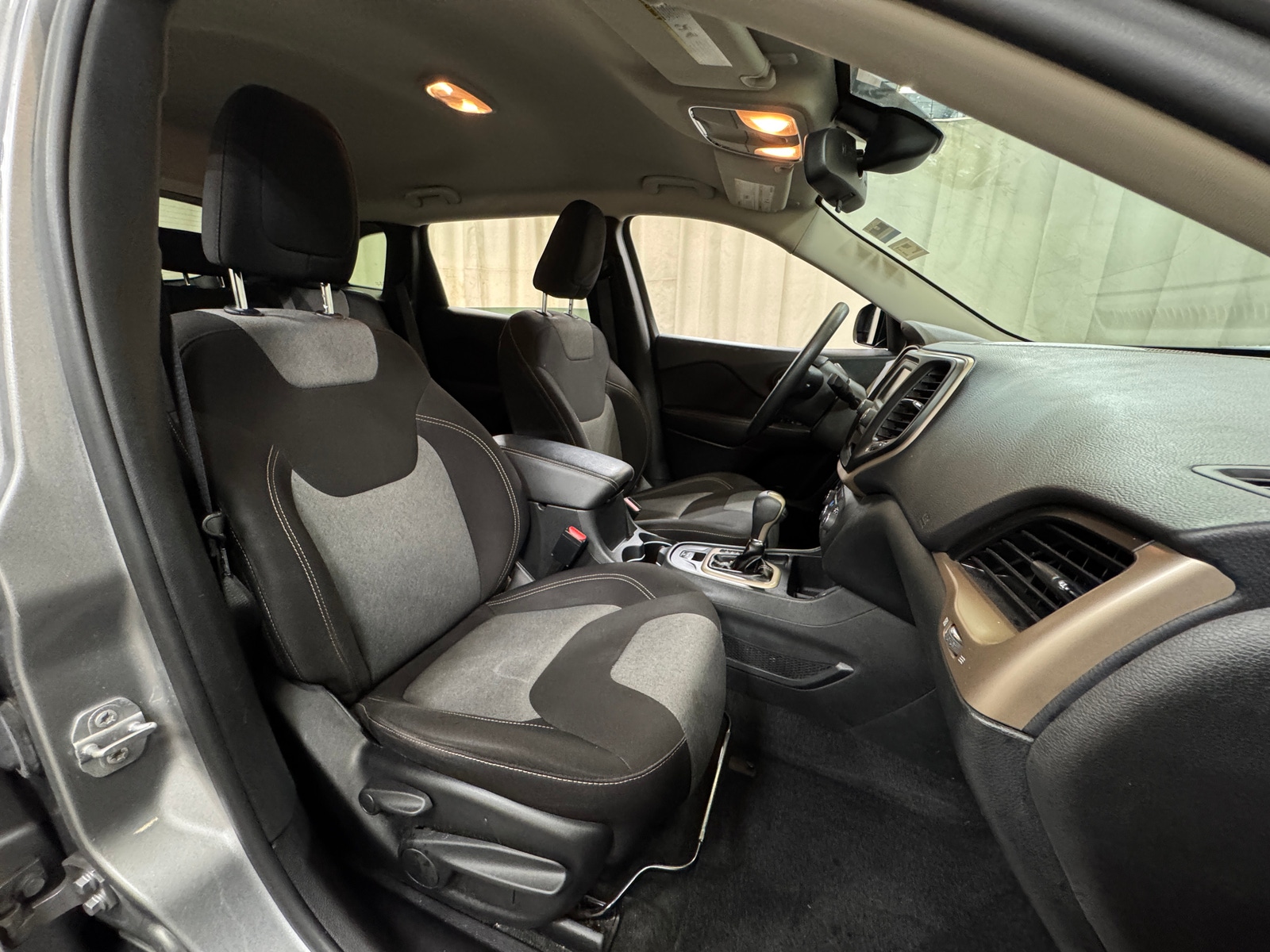 Thumbnail: 2016 Jeep Cherokee - 2