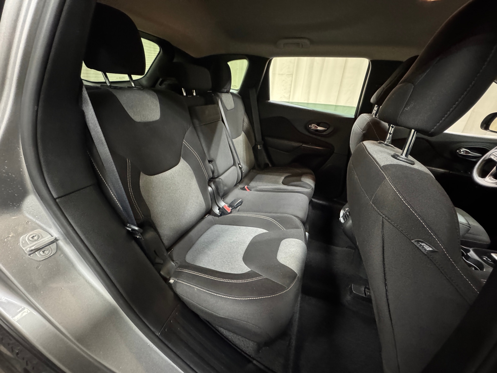 Thumbnail: 2016 Jeep Cherokee - 6