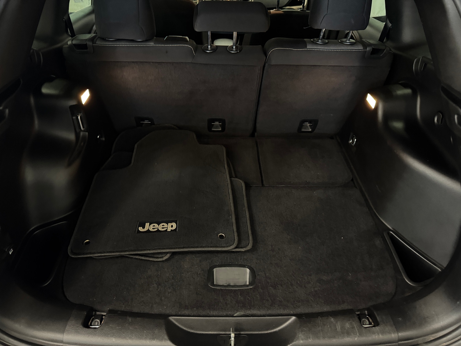 Thumbnail: 2016 Jeep Cherokee - 7