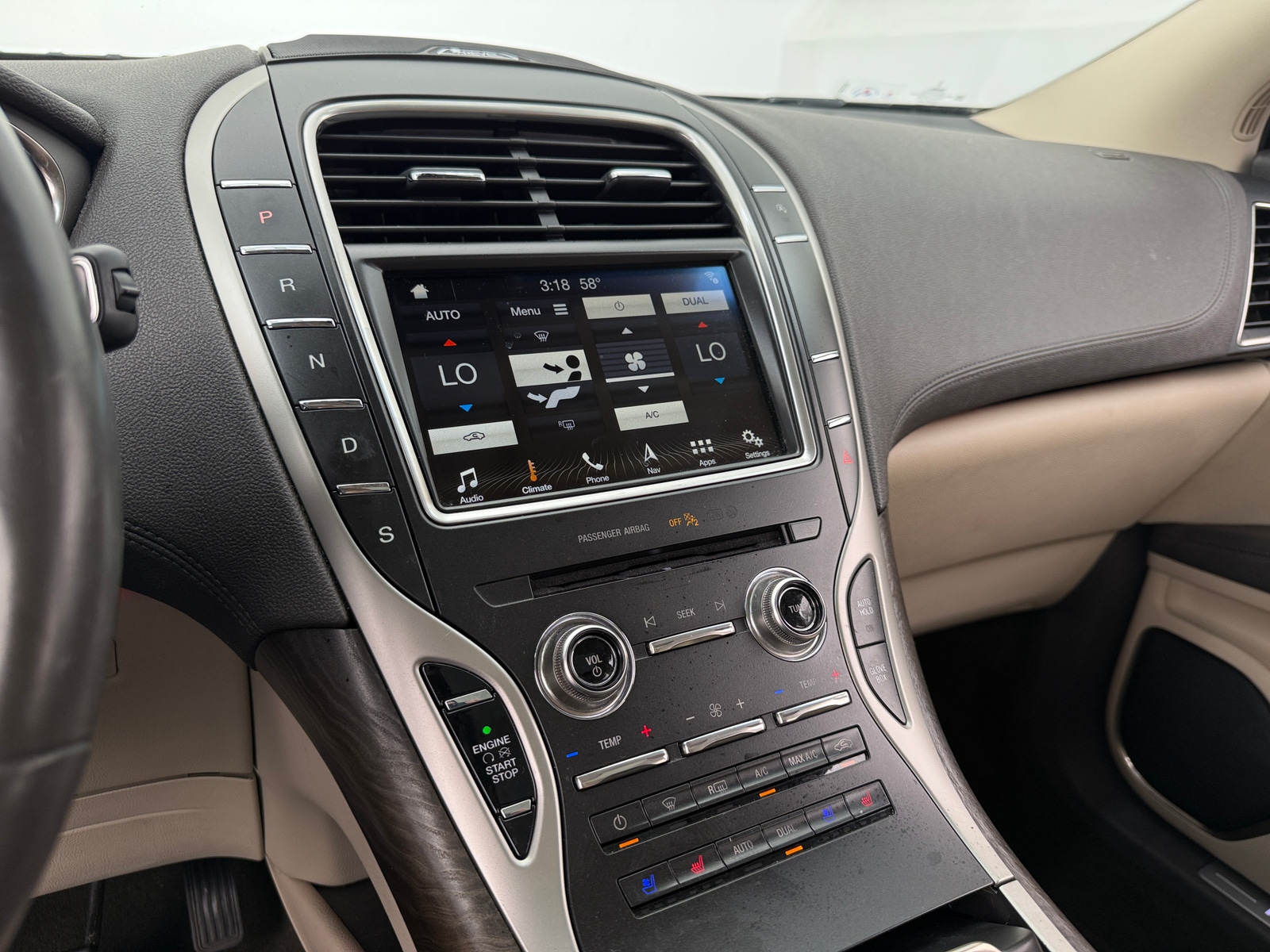 Thumbnail: 2019 Lincoln Nautilus - 3