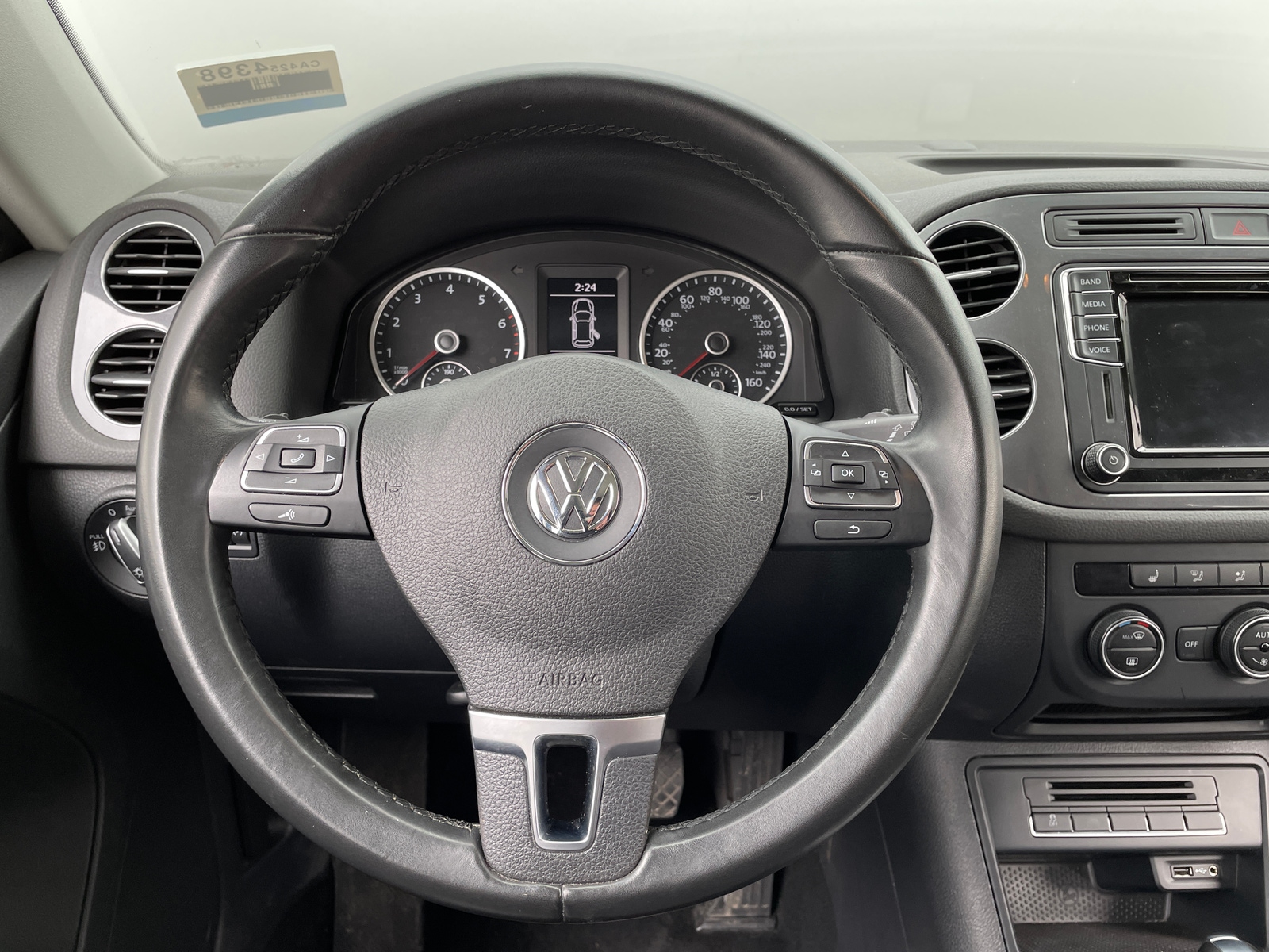 Thumbnail: 2017 Volkswagen Tiguan - 4