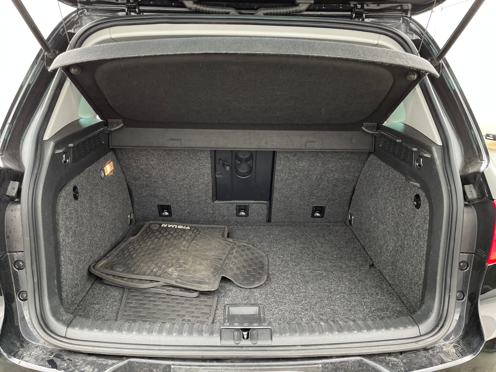 Thumbnail: 2017 Volkswagen Tiguan - 6