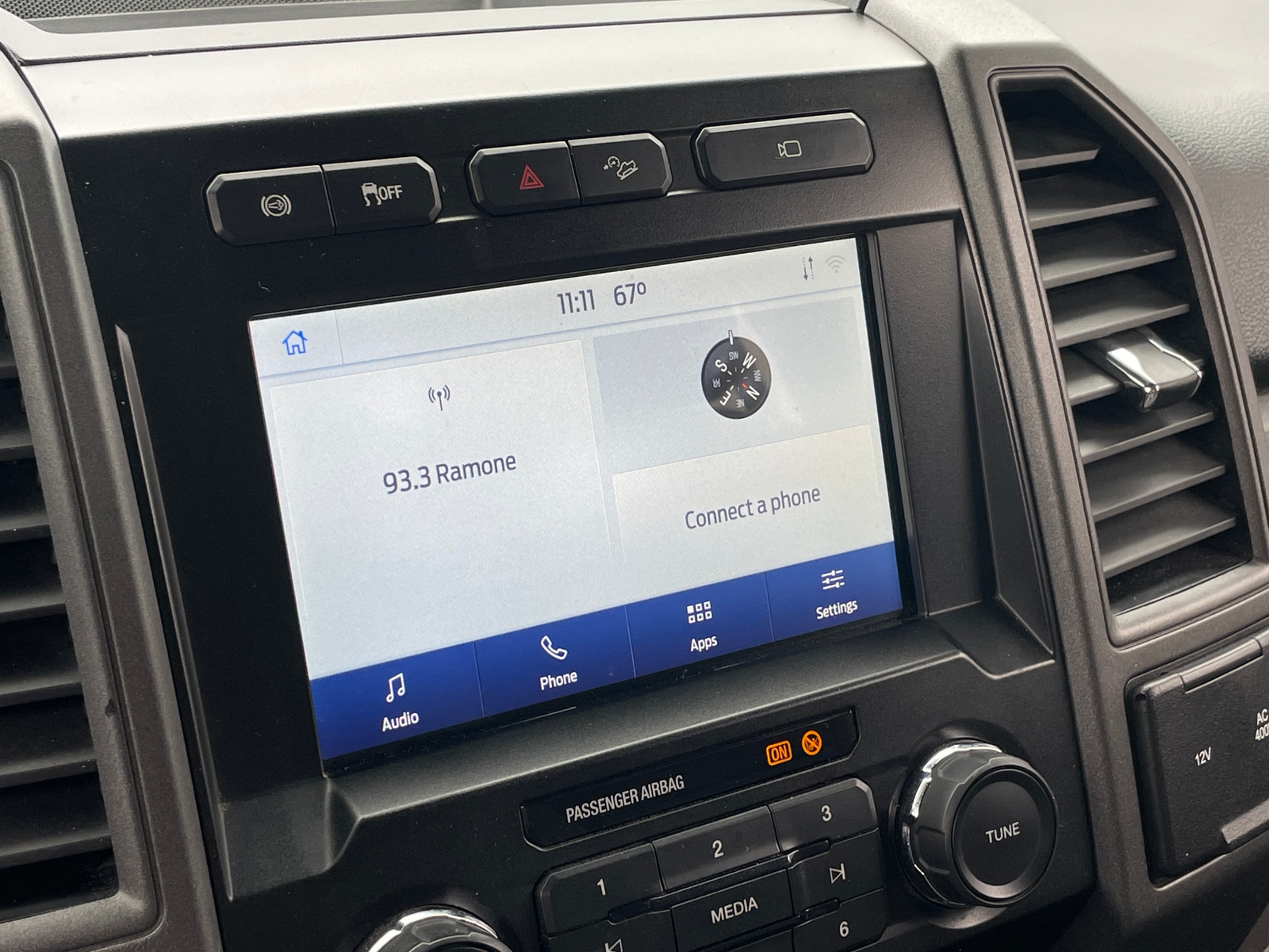 Thumbnail: 2020 Ford Econoline - 4