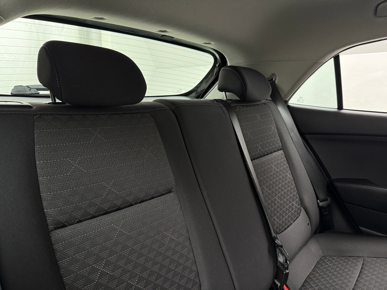 Thumbnail: 2021 Kia Rio - 6