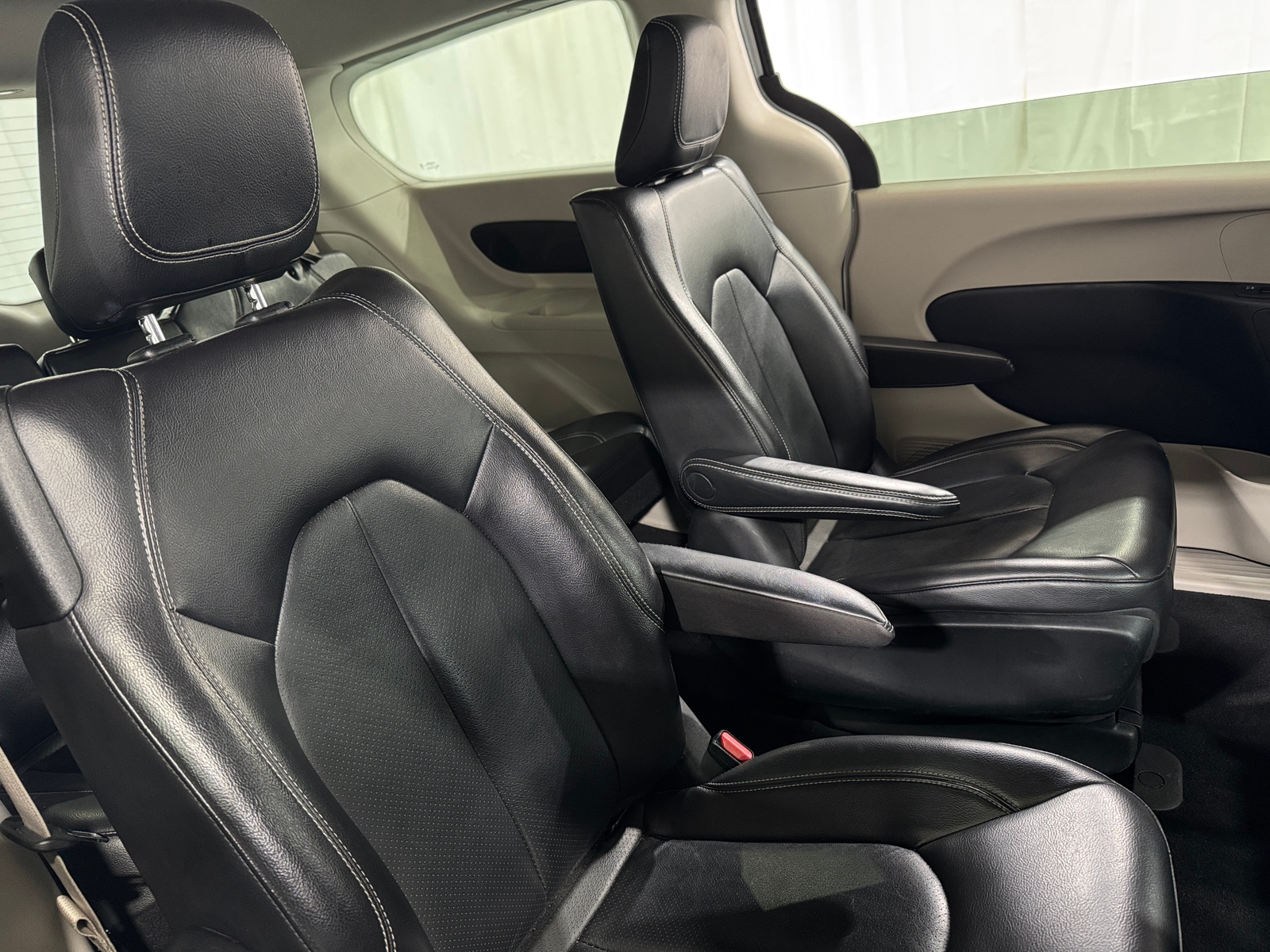 Thumbnail: 2022 Chrysler Pacifica - 5