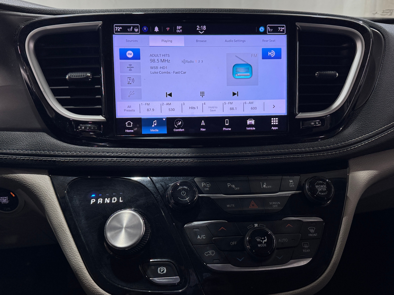 Thumbnail: 2022 Chrysler Pacifica - 3