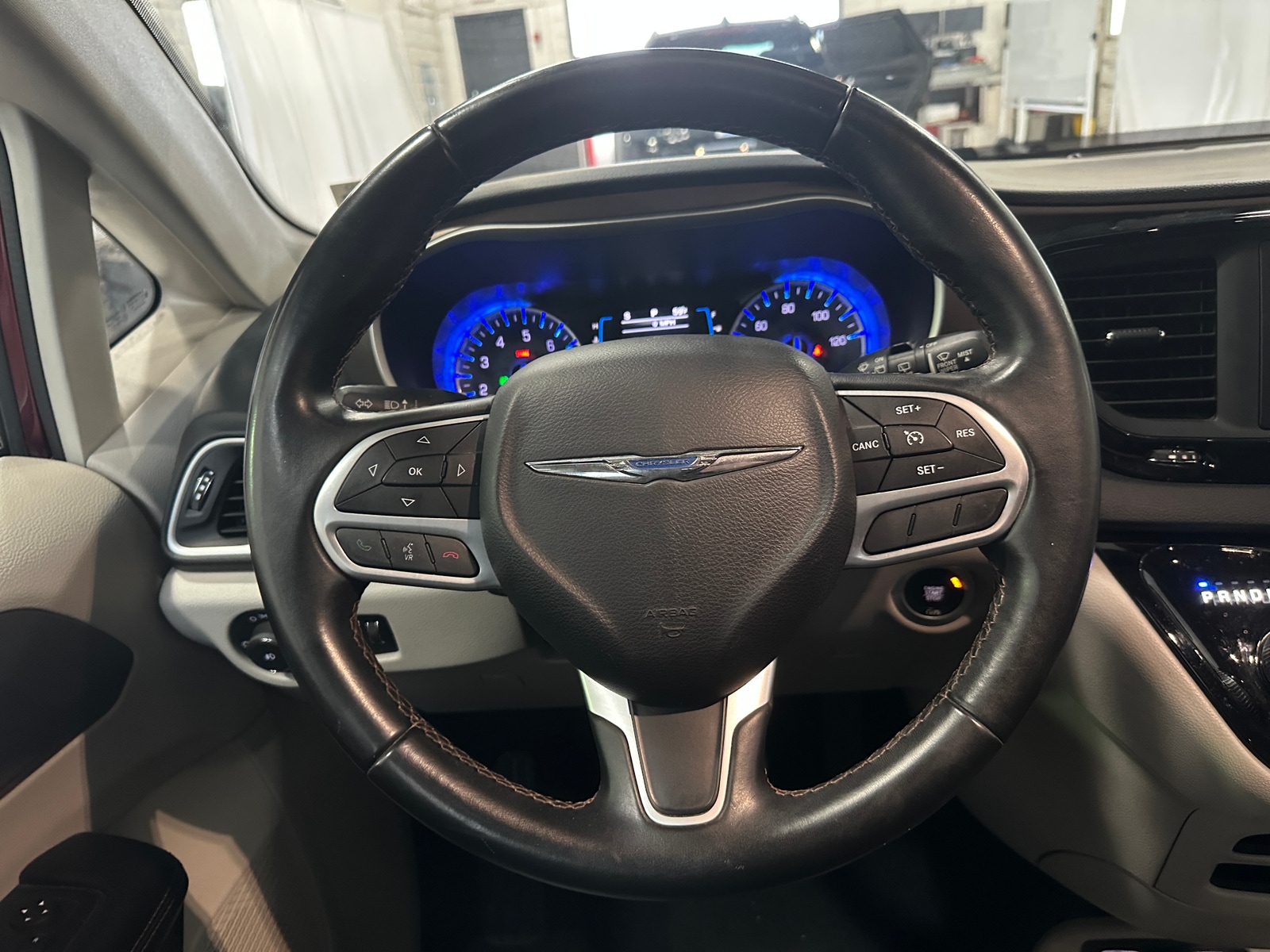 Thumbnail: 2017 Chrysler Pacifica - 4