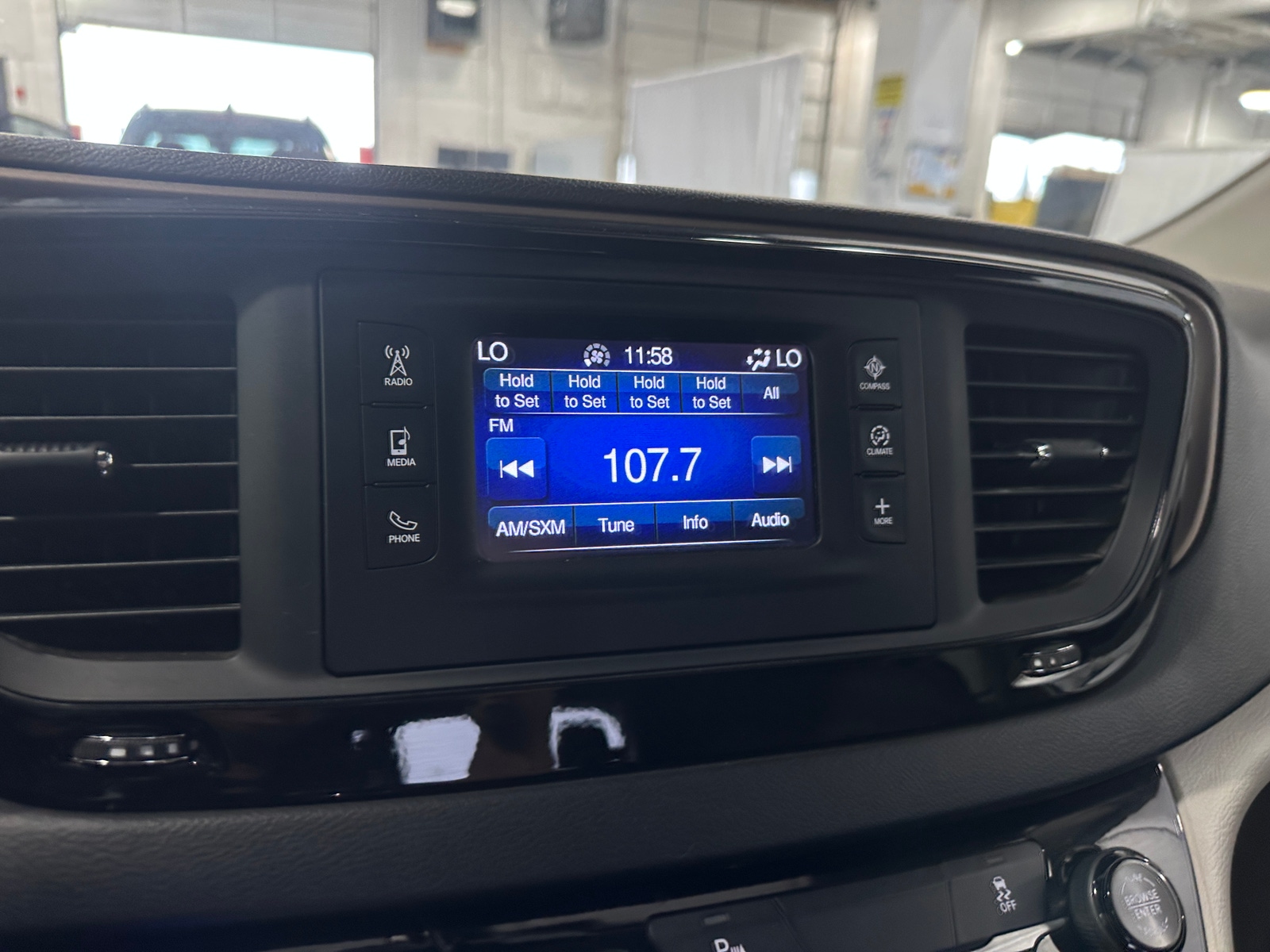 Thumbnail: 2017 Chrysler Pacifica - 3