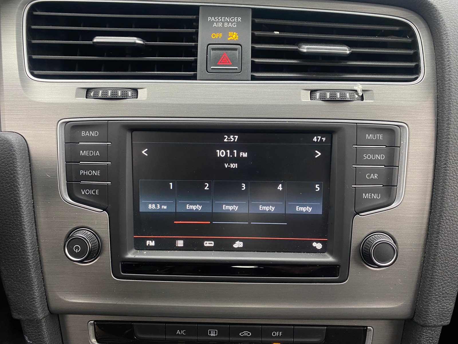 Thumbnail: 2016 Volkswagen Golf - 4