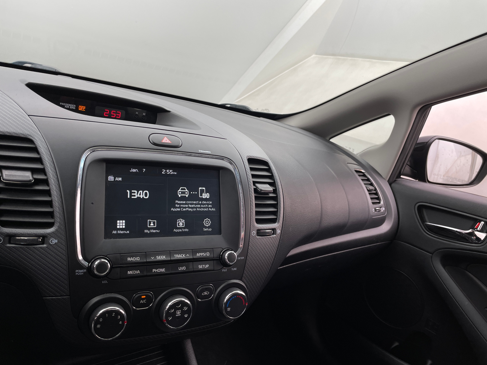 Thumbnail: 2017 Kia Forte - 4