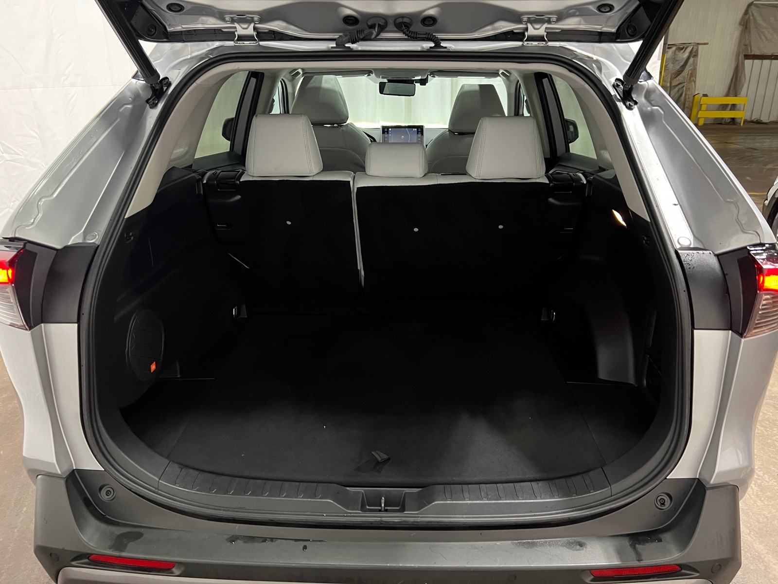 Thumbnail: 2019 Toyota RAV4 - 6