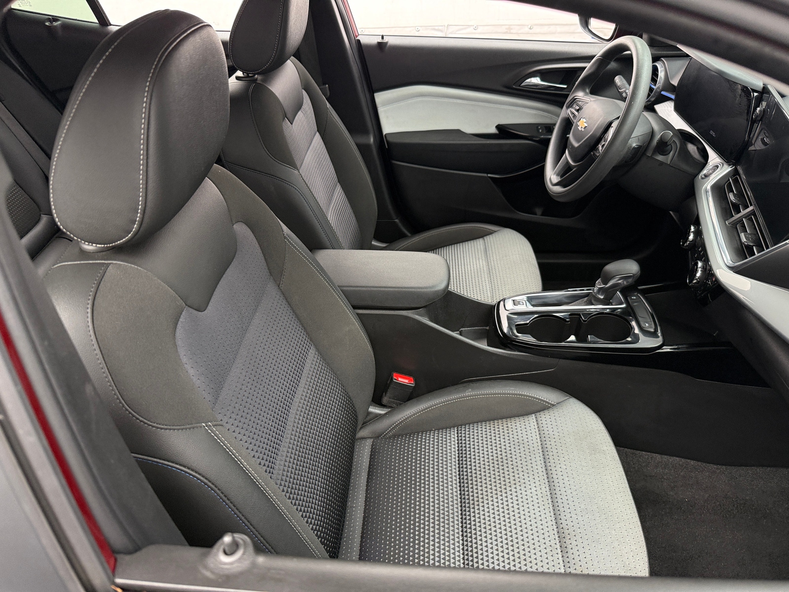 Thumbnail: 2025 Chevrolet Trax - 2