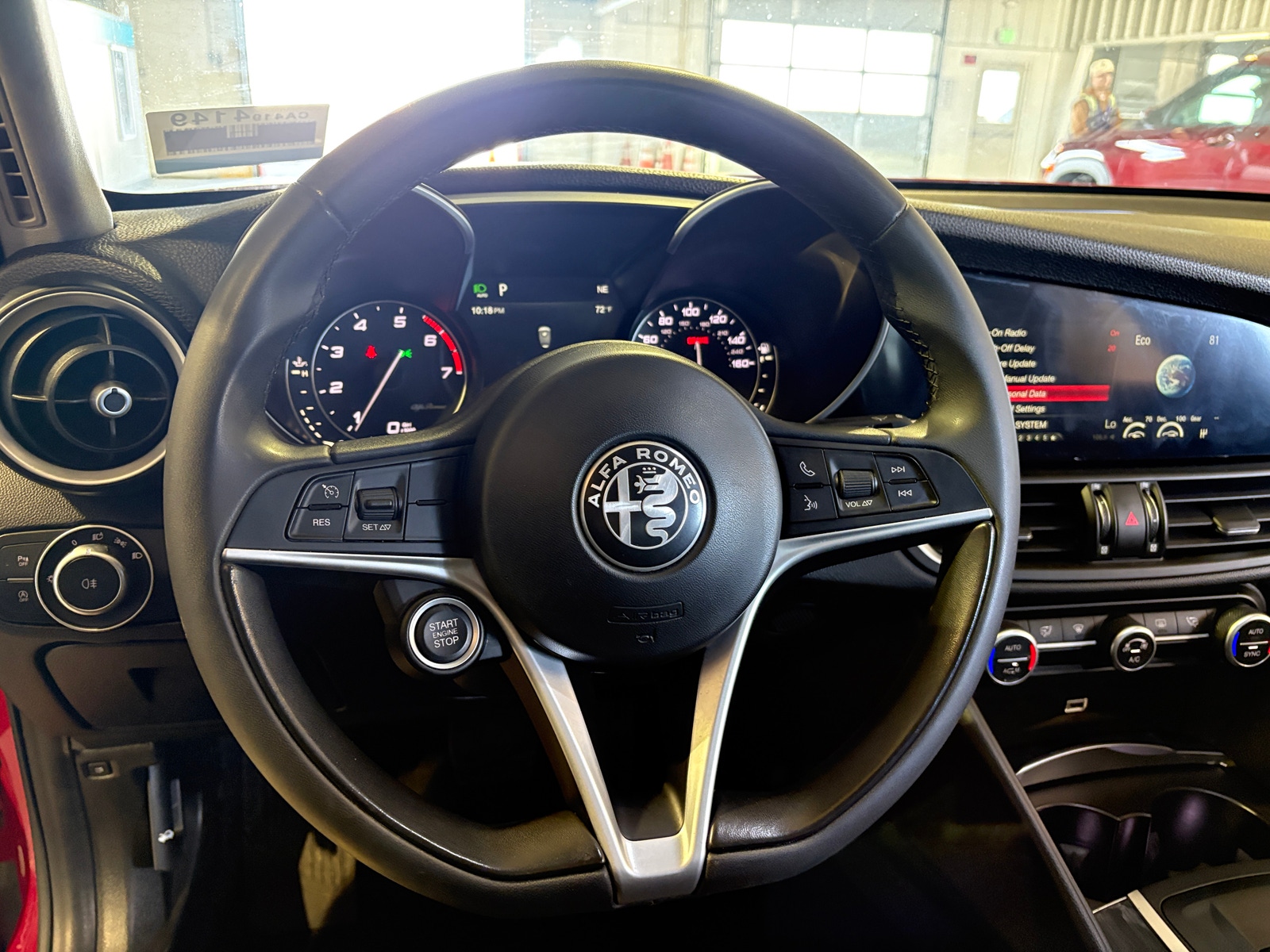 Thumbnail: 2018 Alfa Romeo Giulia - 4