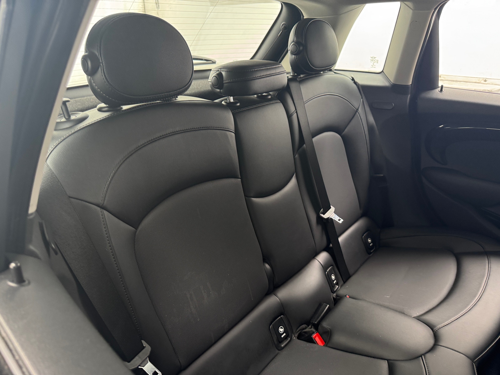 Thumbnail: 2016 MINI Cooper Hardtop - 5