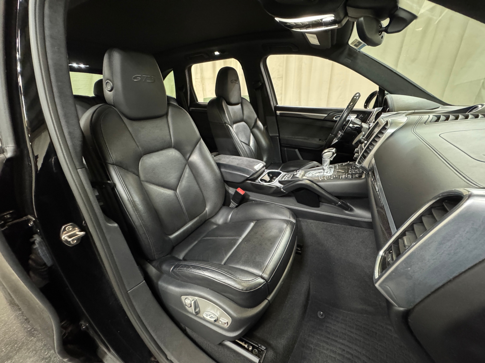 Thumbnail: 2016 Porsche Cayenne - 2