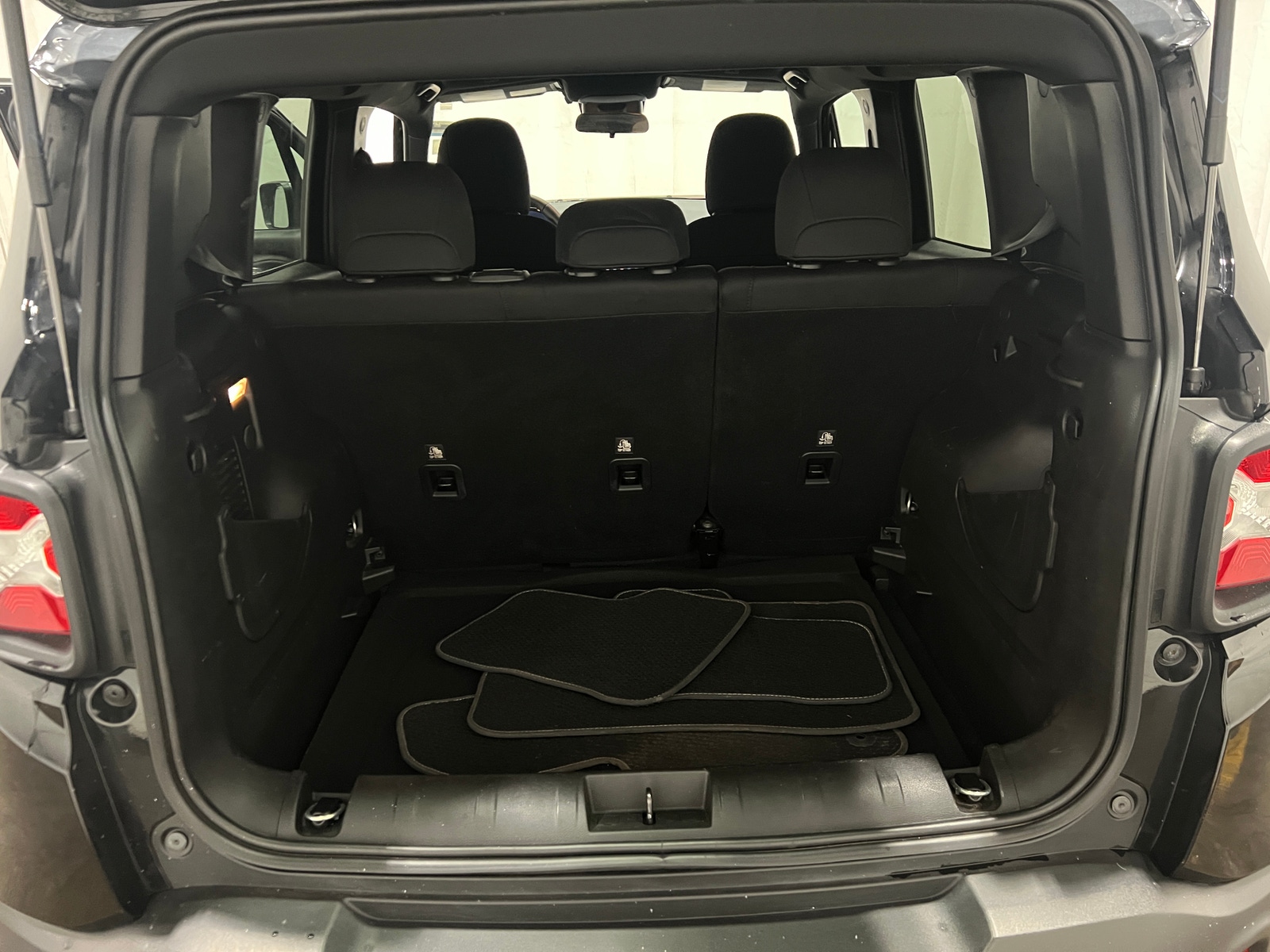 Thumbnail: 2021 Jeep Renegade - 7