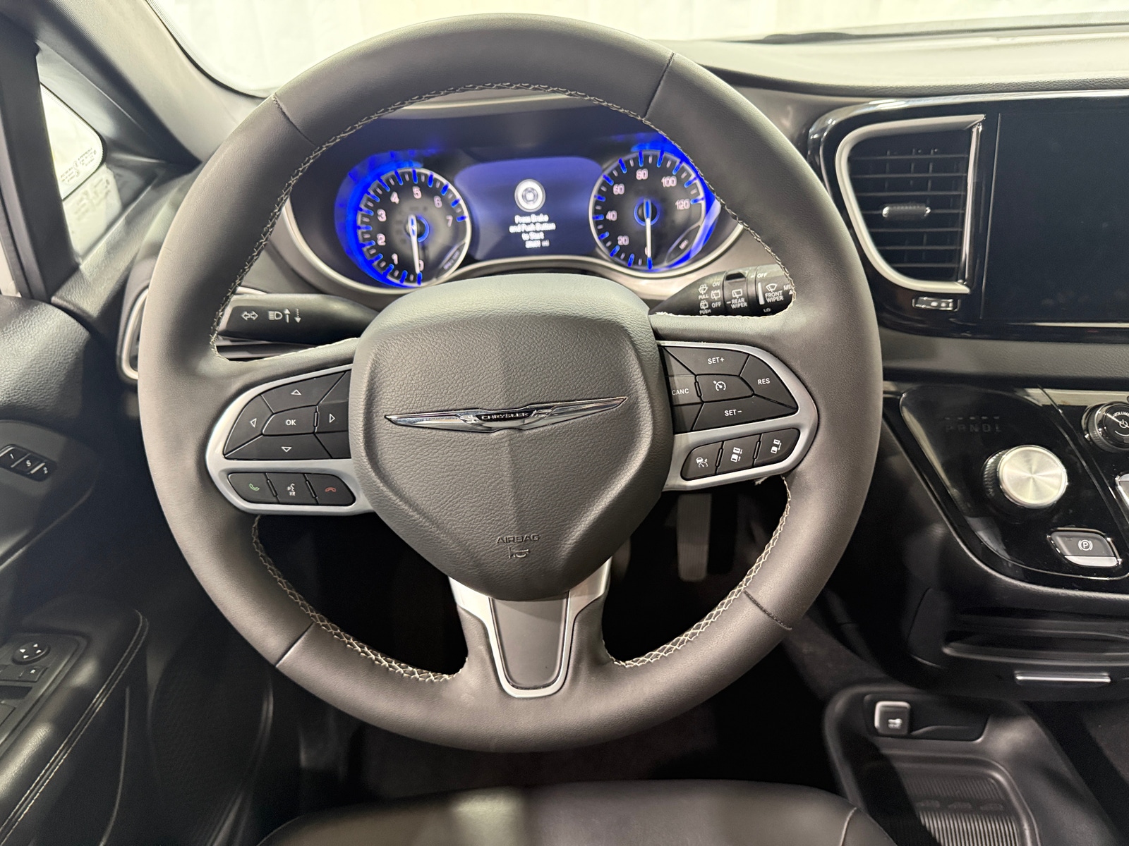 Thumbnail: 2025 Chrysler Pacifica - 4