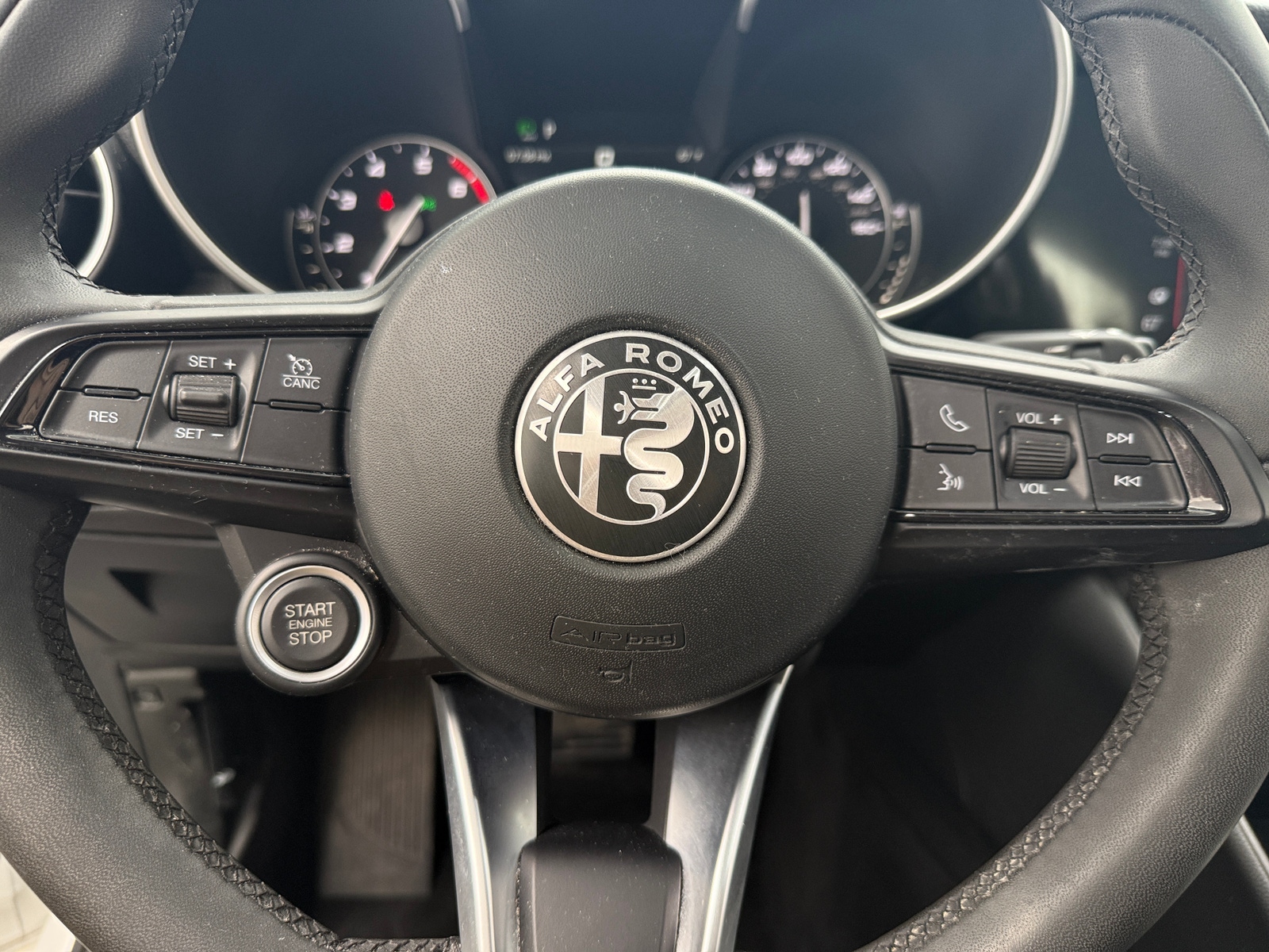 Thumbnail: 2020 Alfa Romeo Giulia - 4